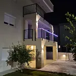 Domenica Πανσιόν *