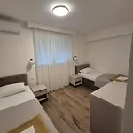 Domenica Πανσιόν *